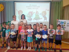 Показ моделей одежды из бросового материала «Эко-Мода» Показ моделей одежды из бросового материала «Эко-Мода».